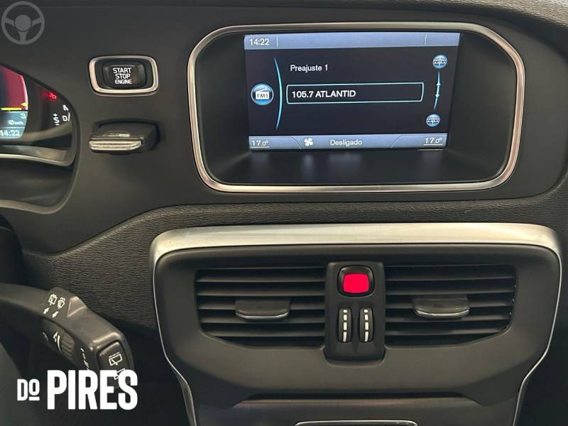 VOLVO - V40 2.0 T4 DYNAMIC TURBO 4P AUTOMÁTICO - 2013/2014 - PRETA - R$ 69.900,00