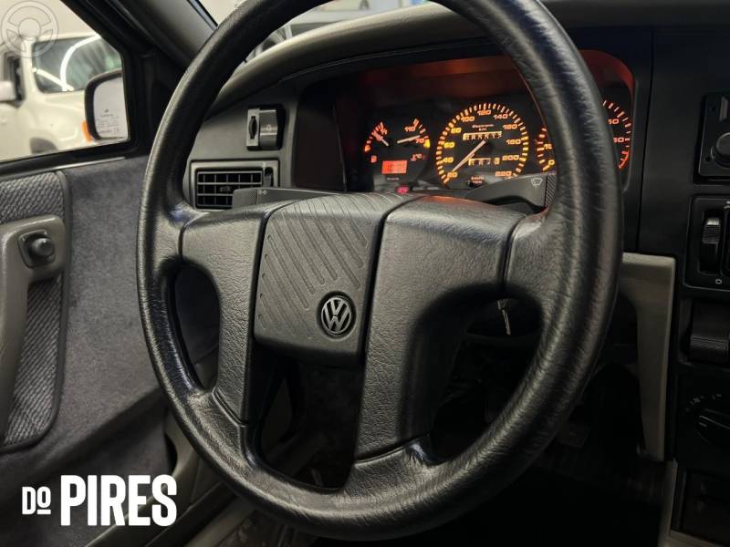 VOLKSWAGEN - SANTANA 2.0 GLSI 8V 4P MANUAL - 1993/1993 - VERMELHA - R$ 64.900,00