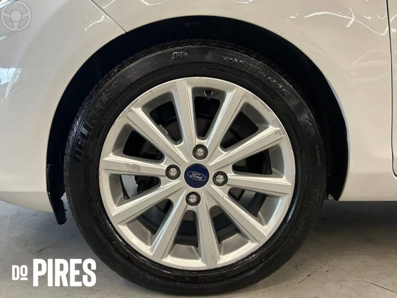 FORD - FIESTA 1.6 TITANIUM HATCH 16V FLEX 4P AUTOMÁTICO - 2018/2018 - BRANCA - R$ 61.900,00